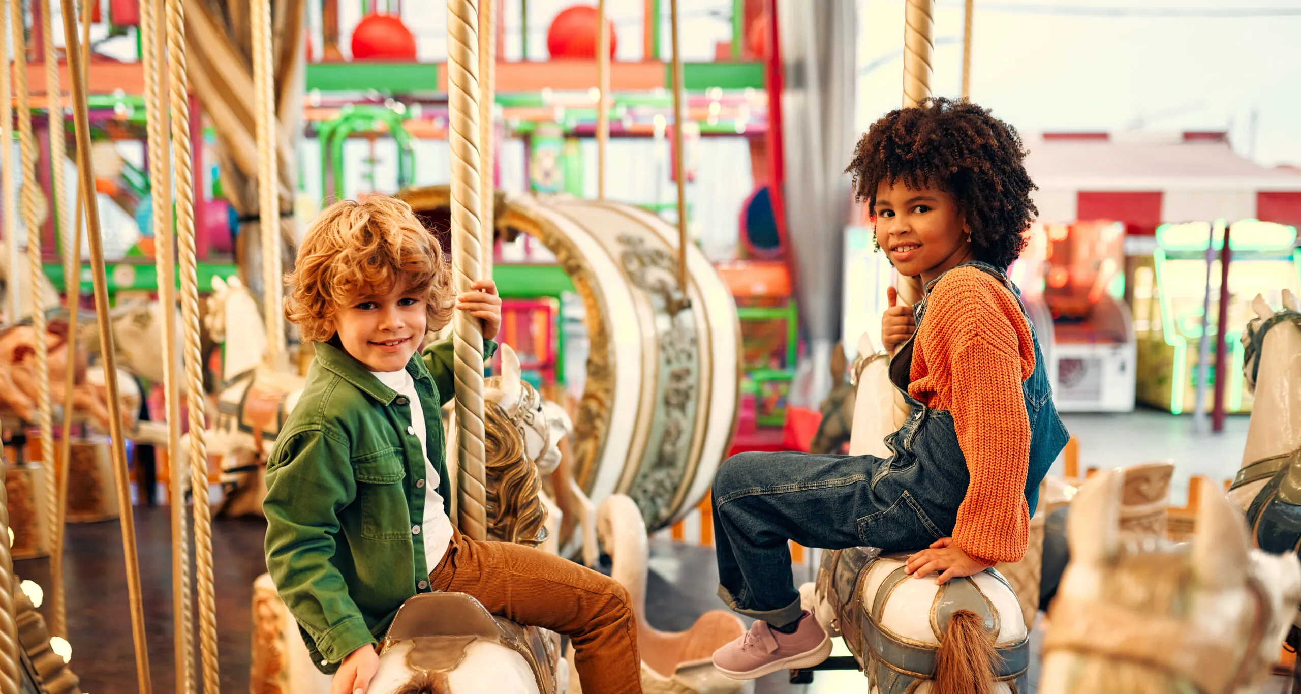 Kinderen in een attractie